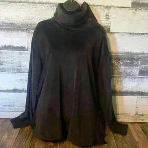 Women’s athletic works size 3X top